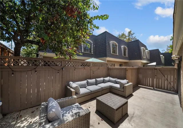 Photo 3 of Townhouse for sale at 612 Wilcox Ave, Los Angeles, CA 90004 | MLS# BB26101979 | Listing updated on 2026-09-15