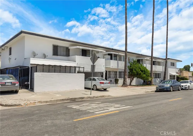 Photo 4 of House for sale at 3617 W 60th Street, Los Angeles, CA 90043 | MLS# SB26170530 | Listing updated on 2026-09-15
