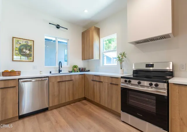Photo 3 of Townhouse for sale at 2222 1/2 Dorris Pl, Los Angeles, CA 90031 | MLS# P1-28329 | Listing updated on 2026-10-01