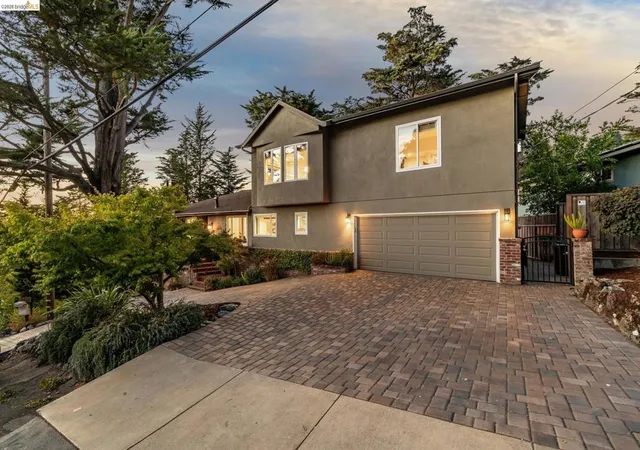 Photo 3 of Sale Pending at 5649 Castle Dr, Oakland, CA 94611 | MLS# 41143929 | Listing updated on 2026-09-15