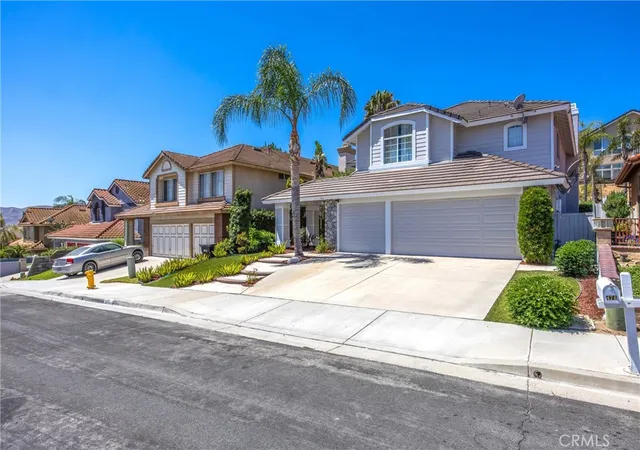 Photo 3 of Sale Pending at 476 Somerset Cir, Corona, CA 92879 | MLS# IG26162870 | Listing updated on 2026-09-15