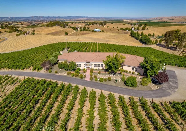 Single family home for sale at 6172 Hawk Ridge Pl, San Miguel, CA 93451 | MLS# NS26168506
