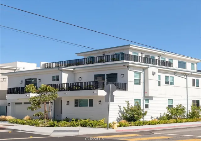 Photo 2 of Townhouse for sale at 2100 Carnegie Ln, Redondo Beach, CA 90278 | MLS# SB26165664 | Listing updated on 2026-09-22
