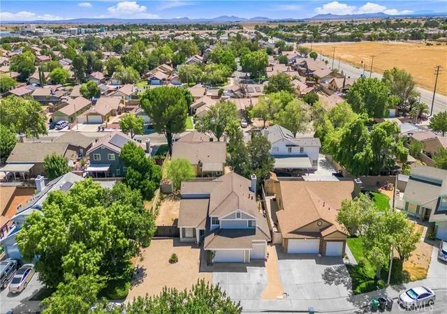 Photo 3 of Sale Pending at 43626 Easy St, Lancaster, CA 93535 | MLS# SR26171415 | Listing updated on 2026-09-15