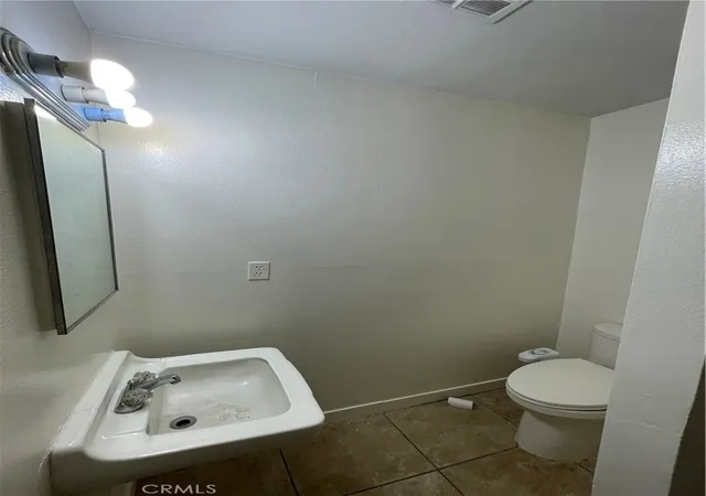 Listing Photo 4 - Condo for sale in building located at 14299 La Paz Dr, Victorville, CA 92395 - Unit #28 A