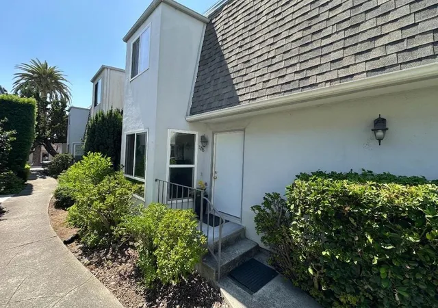 Photo 2 of Condo for sale at 786 Arguello St #108, Redwood City, CA 94063 | MLS# ML82056769 | Listing updated on 2026-09-15