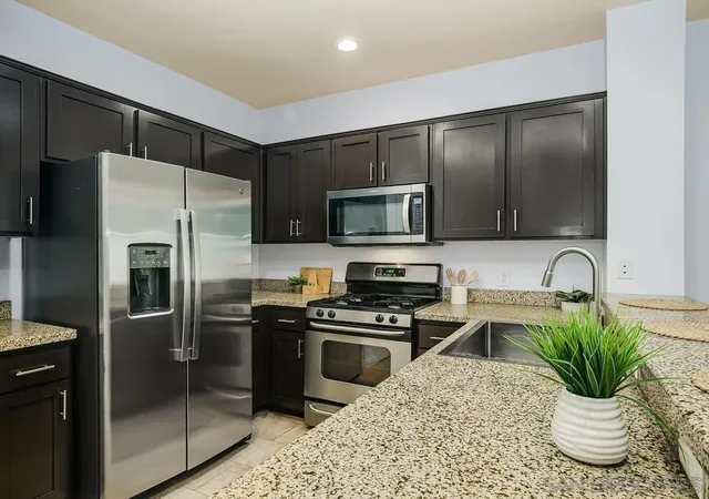 Listing Photo 4 - Condo for sale in building located at 450 J St, San Diego, CA 92101 - Unit #3271