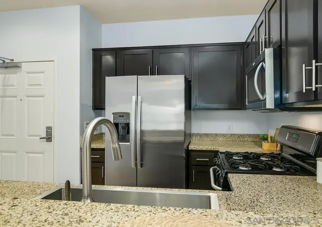 Listing Photo 5 - Condo for sale in building located at 450 J St, San Diego, CA 92101 - Unit #3271