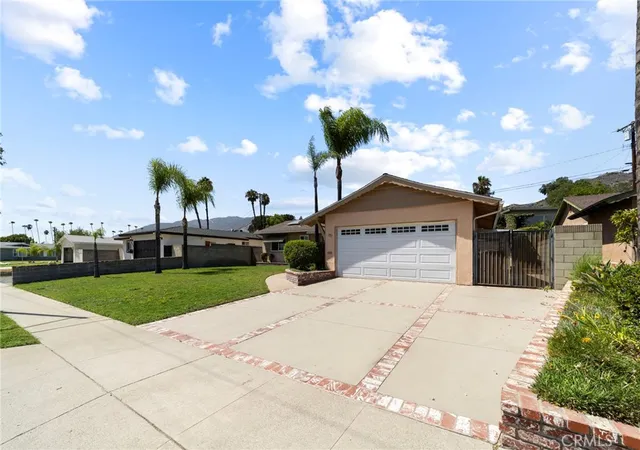 Photo 3 of Sale Pending at 333 E 13th Street, Azusa, CA 91702 | MLS# CV26169893 | Listing updated on 2026-09-23