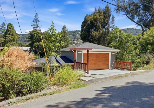 Photo 3 of Sale Pending at 6188 Oakdale Ave, Oakland, CA 94605 | MLS# ML82052680 | Listing updated on 2026-09-14