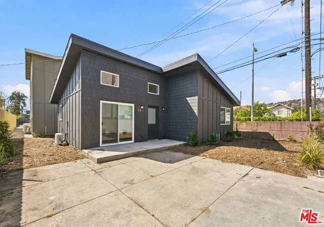 Condo for sale at 581 W Avenue 28, Los Angeles, CA 90065 | MLS# 26869197