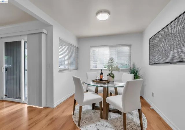 Listing Photo 4 - Condo for sale in building located at 215 Whale Bone Ct, Vallejo, CA 94591