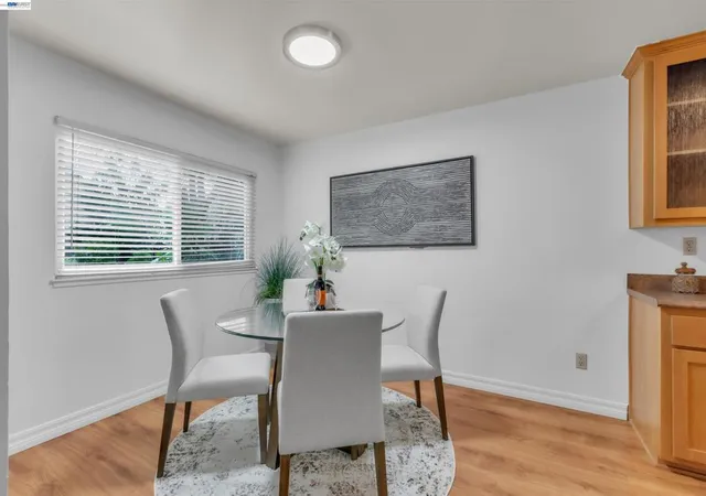 Listing Photo 5 - Condo for sale in building located at 215 Whale Bone Ct, Vallejo, CA 94591