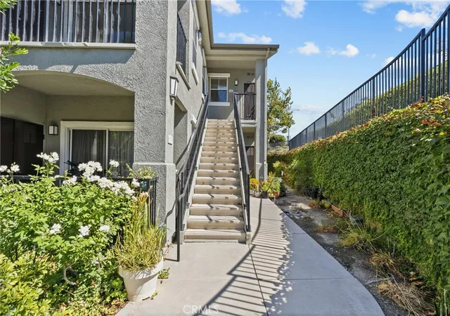 Photo 3 of Condo for sale at 20000 Plum Cyn #1721, Santa Clarita, CA 91350 | MLS# SR26172247 | Listing updated on 2026-09-15