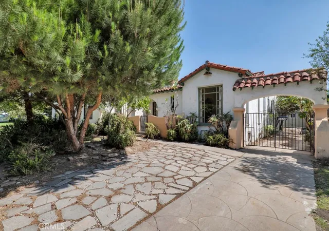 Photo 1 of Sale Pending at 2320 Greenfield Ave, Los Angeles, CA 90064 | MLS# SR26166124 | Listing updated on 2026-09-14