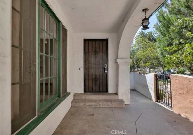 Photo 2 of Sale Pending at 2320 Greenfield Ave, Los Angeles, CA 90064 | MLS# SR26166124 | Listing updated on 2026-09-14