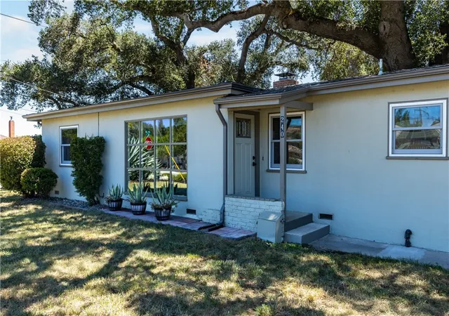 Photo 3 of Single family home for sale at 240 Oak, Paso Robles, CA 93446 | MLS# NS26165728 | Listing updated on 2026-09-15