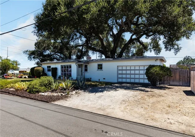 Photo 4 of Single family home for sale at 240 Oak, Paso Robles, CA 93446 | MLS# NS26165728 | Listing updated on 2026-09-15