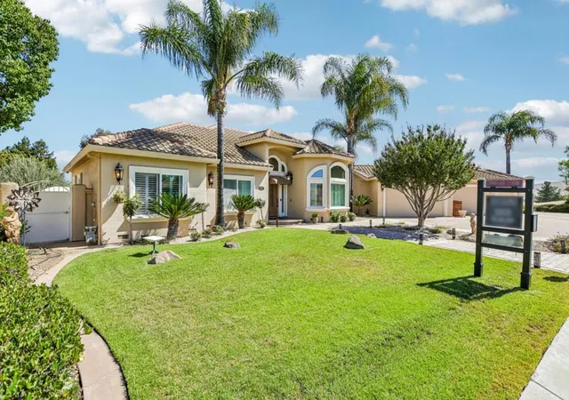 Photo 3 of Single family home for sale at 1515 S Ridgemark Dr, Hollister, CA 95023 | MLS# ML82056498 | Listing updated on 2026-09-16