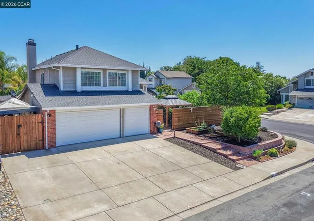 Photo 2 of Single family home for sale at 300 Helena Ct, Oakley, CA 94561 | MLS# 41144187 | Listing updated on 2026-09-15
