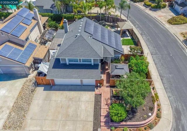 Photo 3 of Single family home for sale at 300 Helena Ct, Oakley, CA 94561 | MLS# 41144187 | Listing updated on 2026-09-15