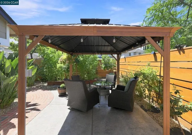 Photo 4 of Single family home for sale at 300 Helena Ct, Oakley, CA 94561 | MLS# 41144187 | Listing updated on 2026-09-15