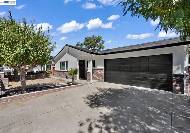 Photo 2 of Single family home for sale at 587 Somoa Ln, Lathrop, CA 95330 | MLS# 41144218 | Listing updated on 2026-09-14