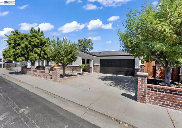 Photo 3 of Single family home for sale at 587 Somoa Ln, Lathrop, CA 95330 | MLS# 41144218 | Listing updated on 2026-09-14