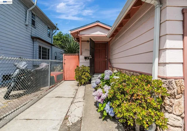 Photo 2 of Single family home for sale at 2538 E 16th Street, Oakland, CA 94601 | MLS# 41144266 | Listing updated on 2026-09-15