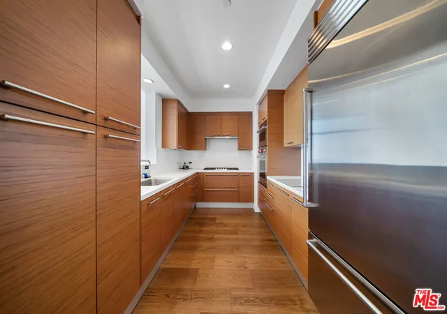 Photo 3 of Condo for sale at 900 W Olympic Blvd #32I, Los Angeles, CA 90015 | MLS# 26869929 | Listing updated on 2026-09-15