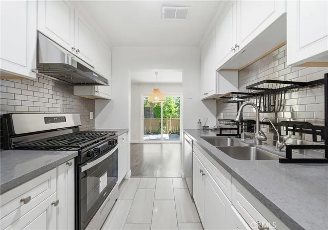 Listing Photo 4 - Condo for sale in building located at 1318 S Diamond Bar, Diamond Bar, CA 91765 - Unit #C