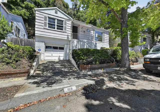 Photo 2 of Sale Pending at 169 Marlow Dr, Oakland, CA 94605 | MLS# 41144342 | Listing updated on 2026-09-14