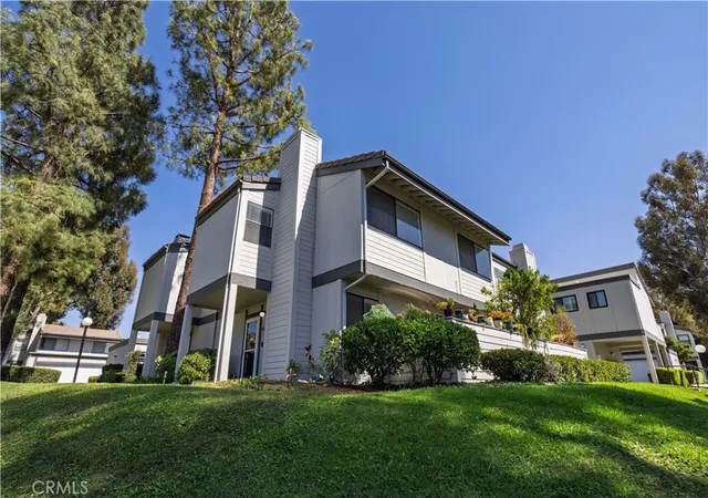 Townhouse for sale at 6491 Twin Cir Ln #5, Simi Valley, CA 93063 | MLS# SR26173317
