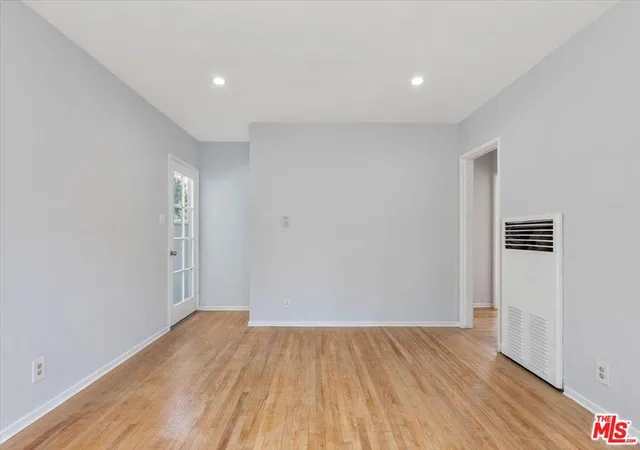 Photo 4 of Sale Pending at 4074 Leimert Blvd, Los Angeles, CA 90008 | MLS# 26866423 | Listing updated on 2026-09-14