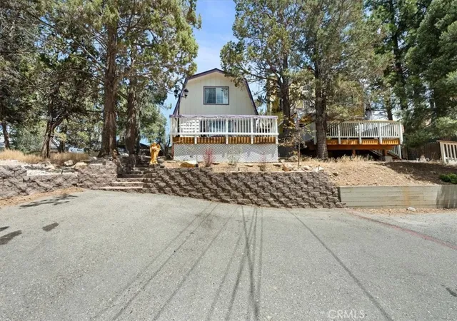 Photo 2 of Single family home for sale at 127 Vista, Sugarloaf, CA 92386 | MLS# IG26173767 | Listing updated on 2026-09-14