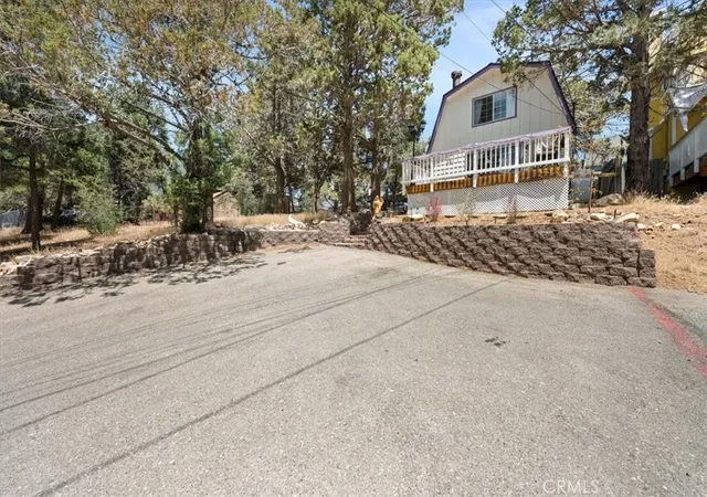 Photo 3 of Single family home for sale at 127 Vista, Sugarloaf, CA 92386 | MLS# IG26173767 | Listing updated on 2026-09-14