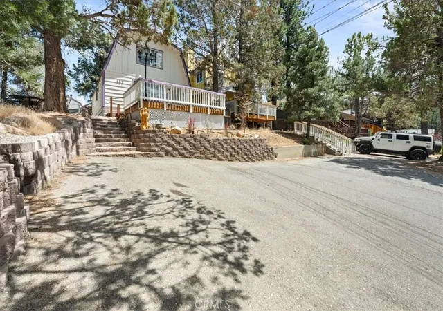 Photo 3 of Single family home for sale at 127 Vista, Sugarloaf, CA 92386 | MLS# IG26173767 | Listing updated on 2026-09-14