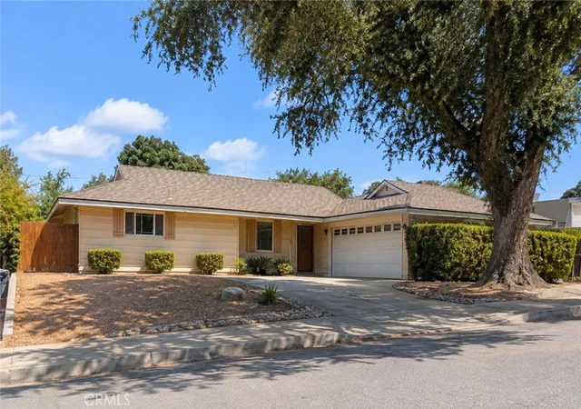 Photo 2 of Single family home for sale at 611 Iris, Redlands, CA 92373 | MLS# IG26173825 | Listing updated on 2026-09-15