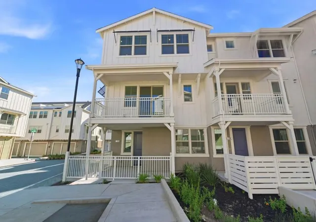 Photo 1 of Condo for sale at 224 Oak Cir, Walnut Creek, CA 94597 | MLS# ML82057101 | Listing updated on 2026-09-14