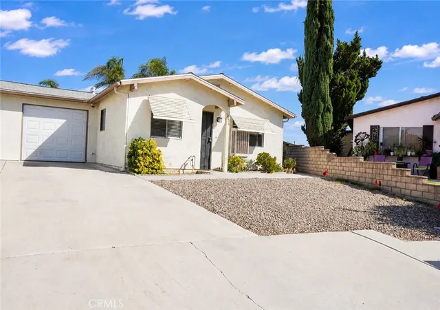 Photo 3 of Single family home for sale at 2476 San Padre Ct, Hemet, CA 92545 | MLS# IV26173978 | Listing updated on 2026-10-03