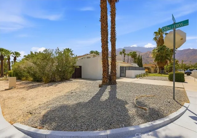 Photo 3 of Single family home for sale at 985 E El Cid, Palm Springs, CA 92262 | MLS# TR26175285 | Listing updated on 2026-09-15
