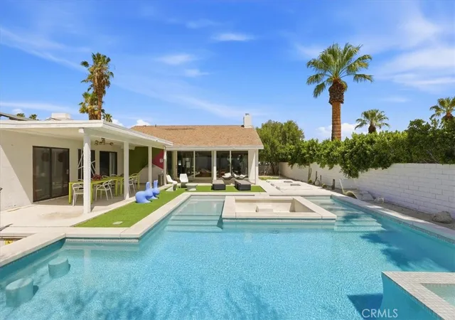 Photo 4 of Single family home for sale at 985 E El Cid, Palm Springs, CA 92262 | MLS# TR26175285 | Listing updated on 2026-09-30