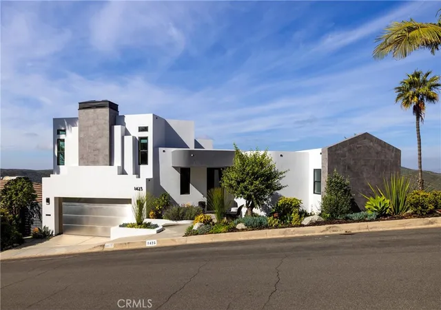 Photo 2 of Sale Pending at 1425 Skyline Dr, Laguna Beach, CA 92651 | MLS# OC26174452 | Listing updated on 2026-10-02