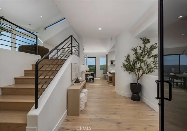 Photo 4 of Sale Pending at 1425 Skyline Dr, Laguna Beach, CA 92651 | MLS# OC26174452 | Listing updated on 2026-10-02