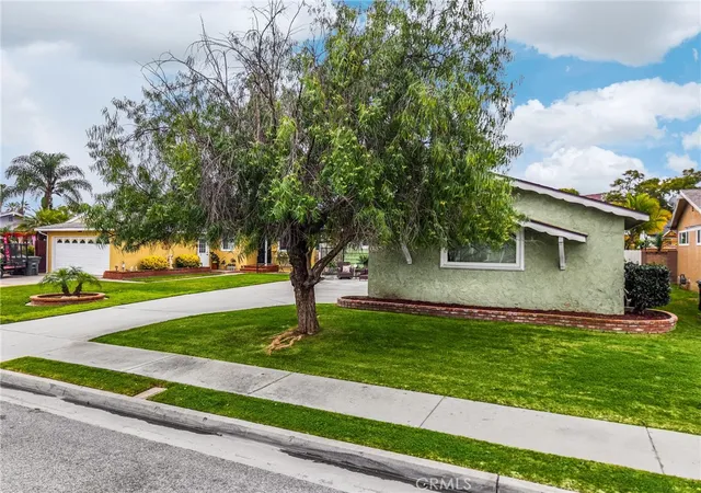 Photo 2 of Sale Pending at 12526 Chadwell St, Lakewood, CA 90715 | MLS# PW26175604 | Listing updated on 2026-09-30
