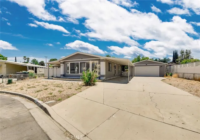 Photo 2 of Sale Pending at 43715 Elliot Ct, Hemet, CA 92544 | MLS# TR26167597 | Listing updated on 2026-09-15