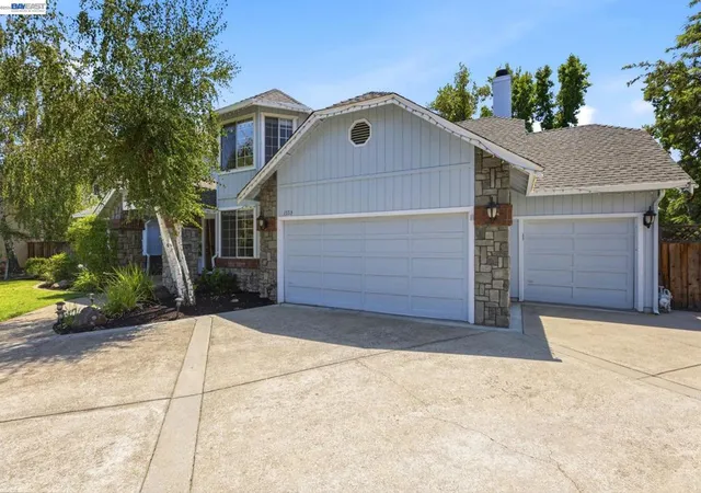 Photo 2 of Single family home for sale at 1553 Fontonett Pl, Livermore, CA 94550 | MLS# 41144748 | Listing updated on 2026-09-15