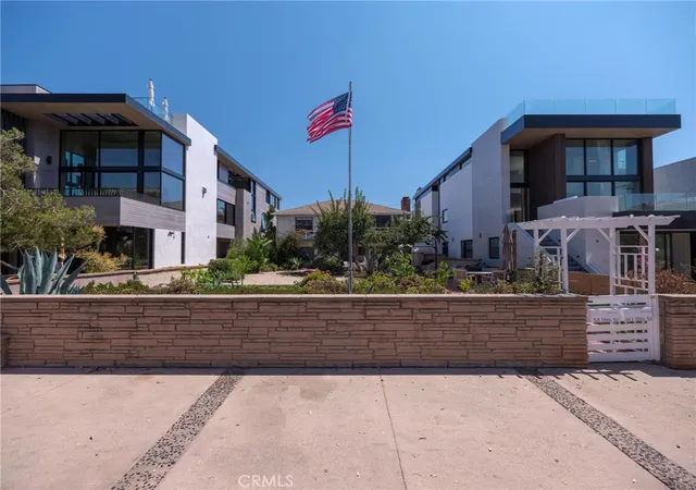 Photo 2 of Sale Pending at 60 18th Street, Hermosa Beach, CA 90254 | MLS# SB26176899 | Listing updated on 2026-09-14