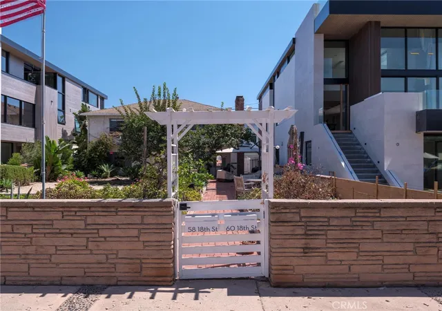 Listing Photo 4 - Condo for sale in building located at 60 18th St, Hermosa Beach, CA 90254