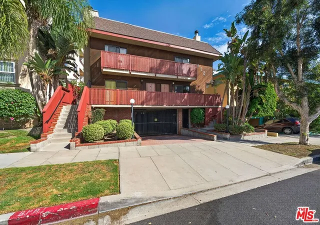 Condo for sale at 552 E Palm Ave #C, Burbank, CA 91501 | MLS# 26870749